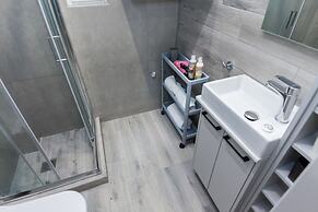 Modern Newly Built Studio near Hilton