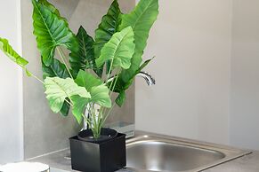 Modern Newly Built Studio near Hilton