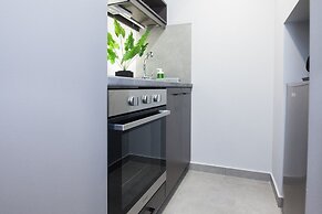 Modern Newly Built Studio near Hilton