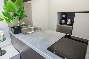 Modern Newly Built Studio near Hilton