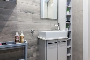 Modern Newly Built Studio near Hilton