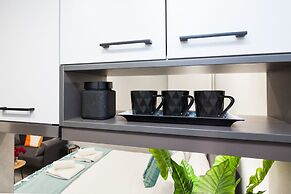 Modern Newly Built Studio near Hilton