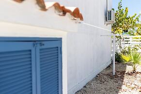 Light House Beach house with Ocean View