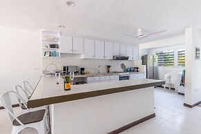 Light House Beach house with Ocean View