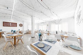 Hostal Cala Llombards