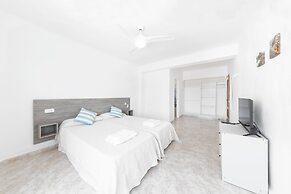 Hostal Cala Llombards