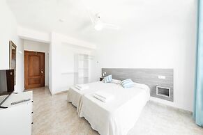 Hostal Cala Llombards