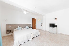 Hostal Cala Llombards