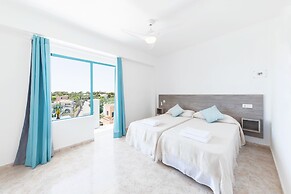 Hostal Cala Llombards