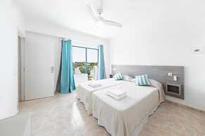 Hostal Cala Llombards