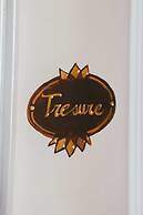 Queen Catlleya Suite