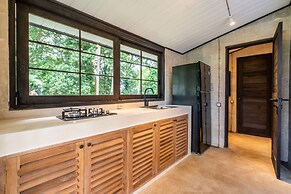 Rumah villa by EVDEkimi