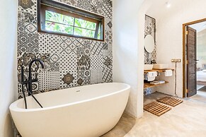 Rumah villa by EVDEkimi