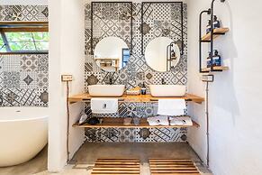 Rumah villa by EVDEkimi