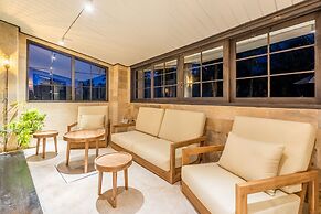 Rumah villa by EVDEkimi