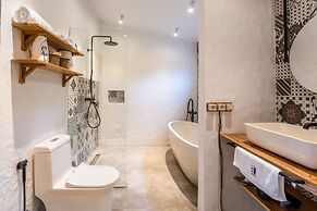 Rumah villa by EVDEkimi