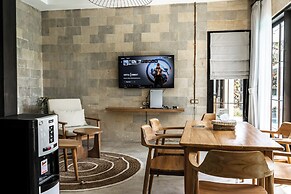 Rumah villa by EVDEkimi