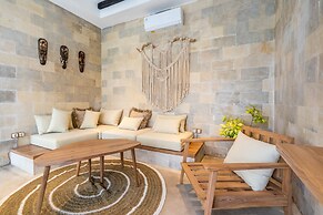 Rumah villa by EVDEkimi