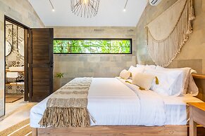 Rumah villa by EVDEkimi