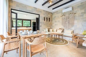 Rumah villa by EVDEkimi