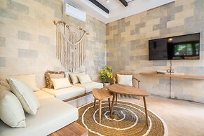 Rumah villa by EVDEkimi