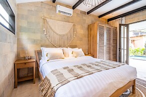 Rumah villa by EVDEkimi