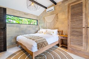 Rumah villa by EVDEkimi