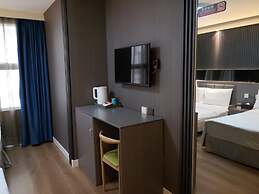 Hennessy Hotel