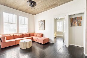 Midtown Penthouse Blocks to Beach