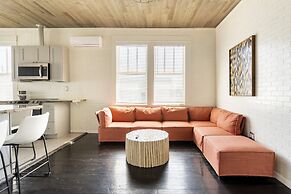 Midtown Penthouse Blocks to Beach