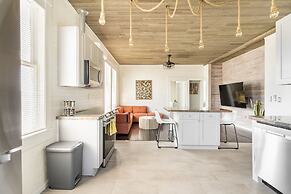 Midtown Penthouse Blocks to Beach