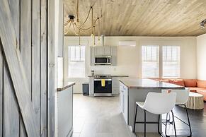 Midtown Penthouse Blocks to Beach