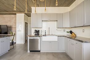 Midtown Penthouse Blocks to Beach