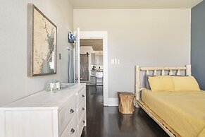 Midtown Penthouse Blocks to Beach