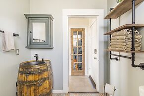 Midtown Penthouse Blocks to Beach