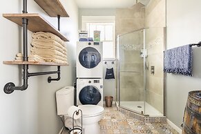 Midtown Penthouse Blocks to Beach