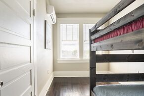 Midtown Penthouse Blocks to Beach