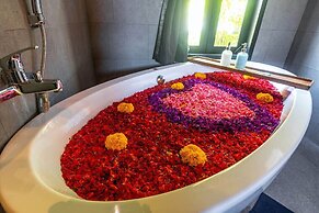 Surya Melasti Exclusive Beach Villa by Sajiwa