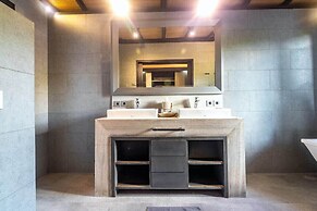 Surya Melasti Exclusive Beach Villa by Sajiwa