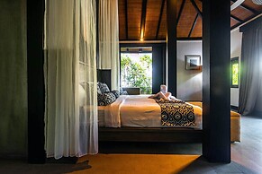 Surya Melasti Exclusive Beach Villa by Sajiwa