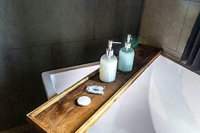 Surya Melasti Exclusive Beach Villa by Sajiwa