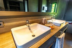 Surya Melasti Exclusive Beach Villa by Sajiwa