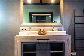 Surya Melasti Exclusive Beach Villa by Sajiwa