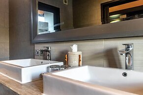 Surya Melasti Exclusive Beach Villa by Sajiwa