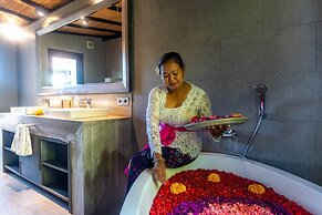 Surya Melasti Exclusive Beach Villa by Sajiwa