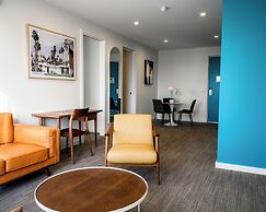 Peninsula Hotel Motel