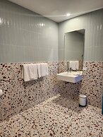 Peninsula Hotel Motel