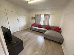 Pet Friendly 2 Bedroom Cottage with Yard