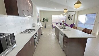 Spacious 7BRM 5-bathroom Rental House