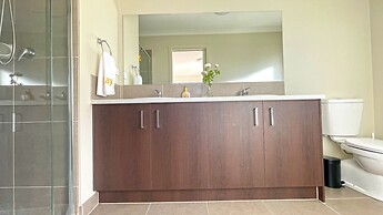 Spacious 7BRM 5-bathroom Rental House